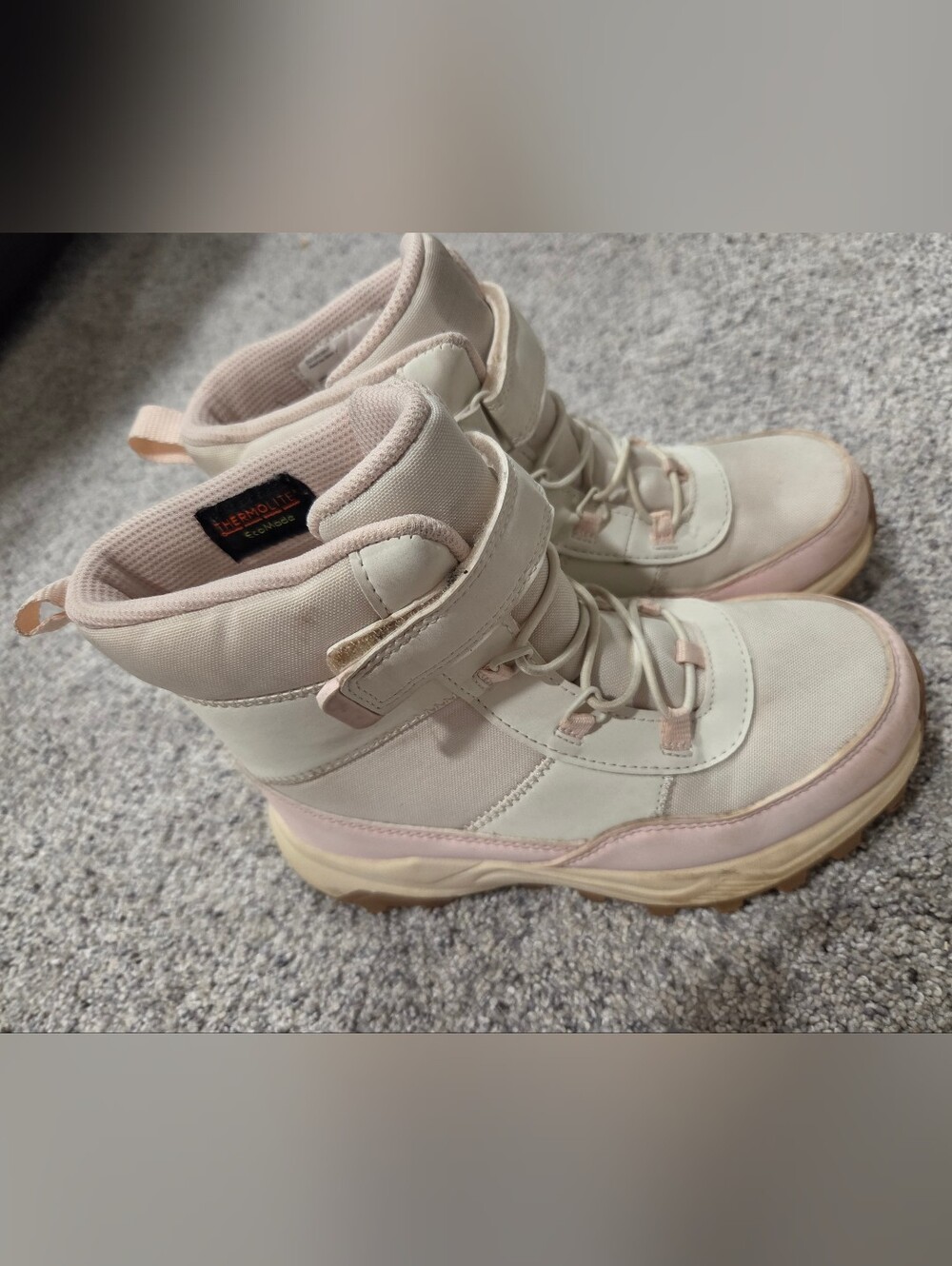 Girls Cat And Jack Size 1 - Light Pink and Cream Snowboots!